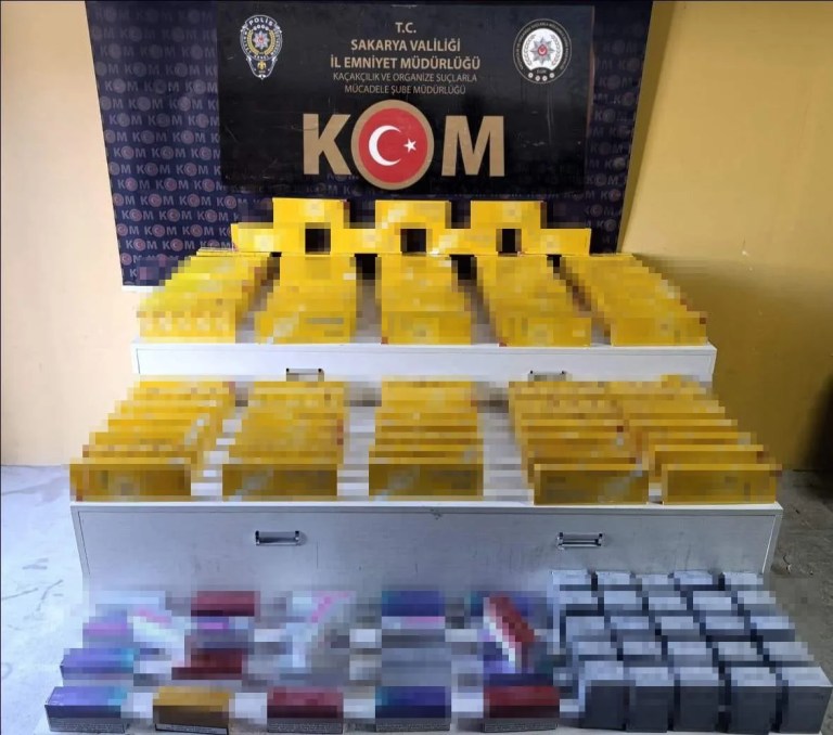 Sakarya'da Kaçak Sigara Operasyonu: Üç Kişi Gözaltında