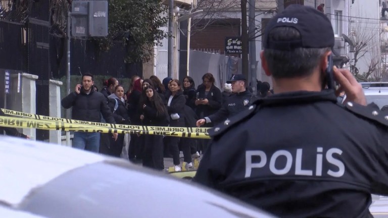 Fatih'te Boşanma Aşamasındaki Kadın Silahla Vurularak Öldü