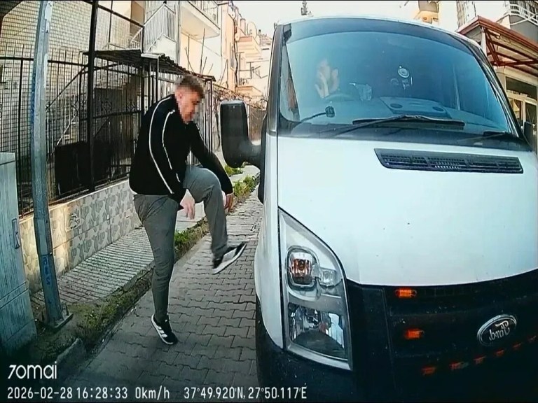 Trafikte Tartışma: Camı Yumruklayan Sürücüye 240 Bin Lira Ceza
