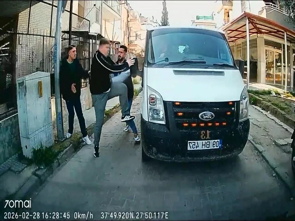 Trafikte Tartışma: Camı Yumruklayan Sürücüye 240 Bin Lira Ceza