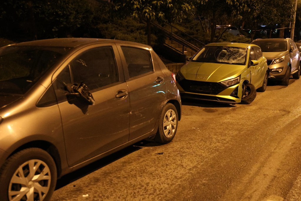 İzmir'de Kontrolden Çıkan Araç Kazaya Neden Oldu