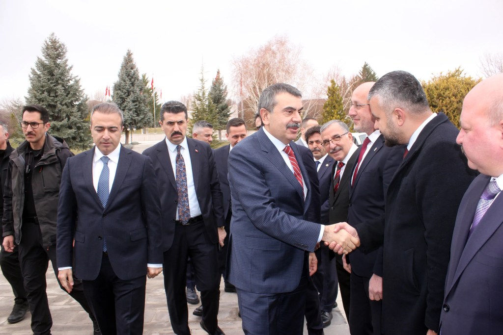 Bakan Tekin Eğitimde Şiddeti Azaltmak İçin Çalışmalarını Sürdürüyor