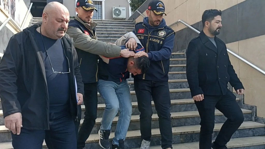 Fatih'te Kadın Cinayeti: Korkutmak İsterken Silah Ateş Aldı