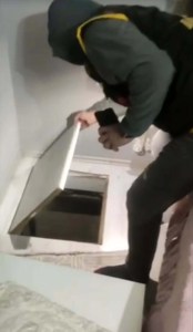 İzmir'de Firari Kadın Gizli Bölmede Yakalandı