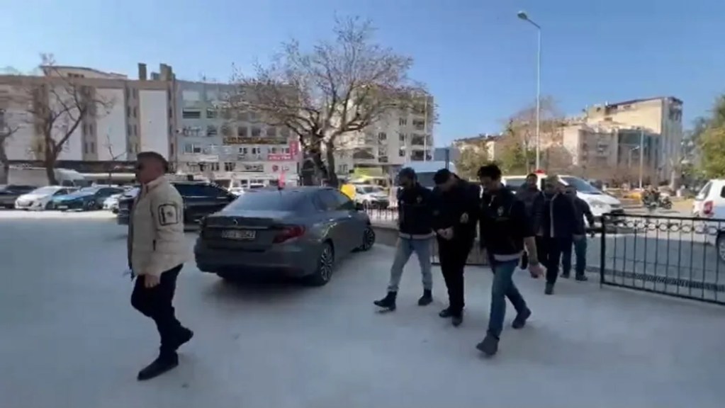 Kuşadası'nda Cinayet: Pompalı Tüfekle Öldüren Şüpheli Tutuklandı