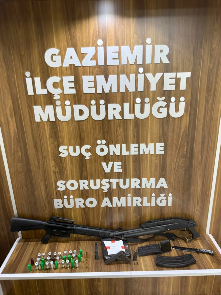 İzmir'de Zorla Sözleşme İddiasıyla Üç Kişi Gözaltında