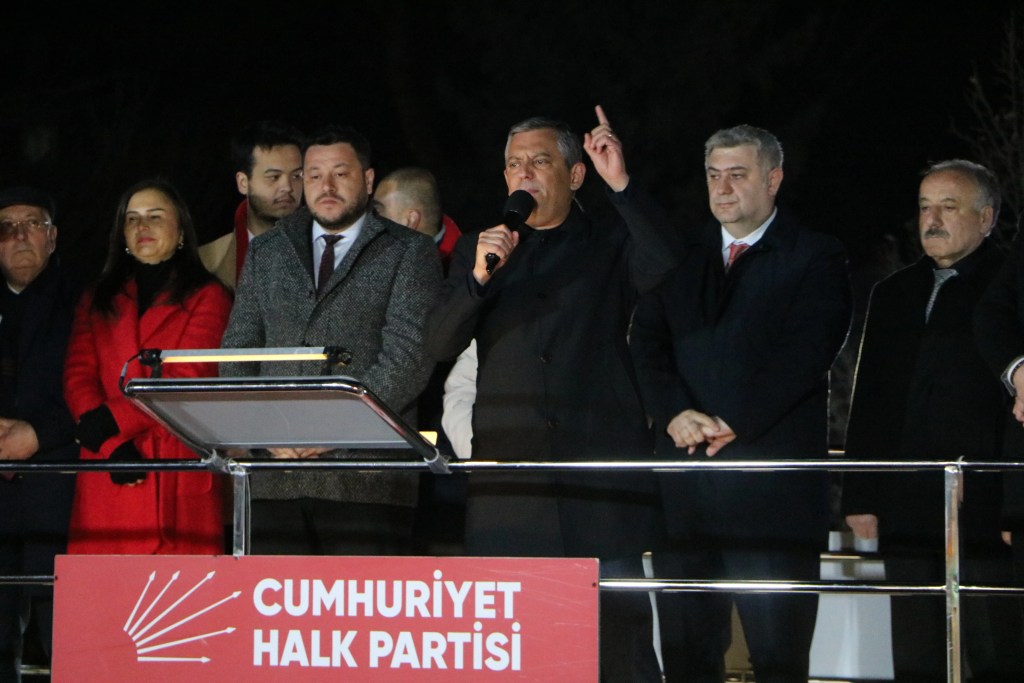 Özgür Özel'den Tanju Özcan'a Destek Mesajı
