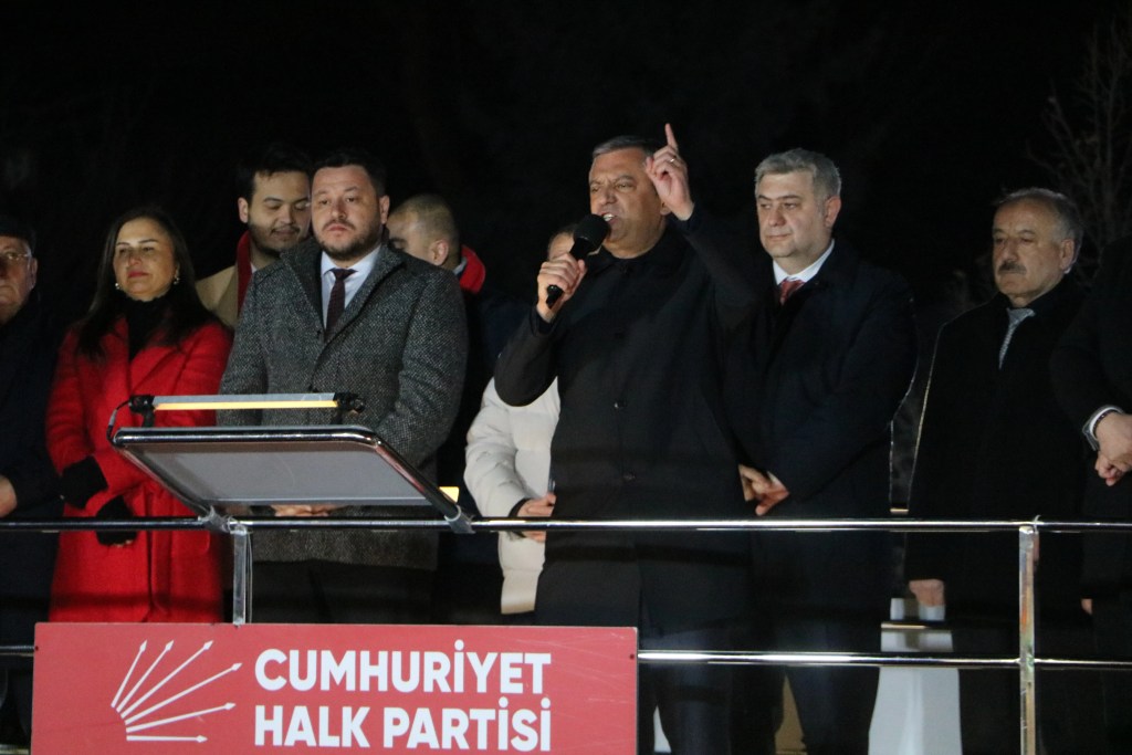 Özgür Özel'den Tanju Özcan'a Destek Mesajı