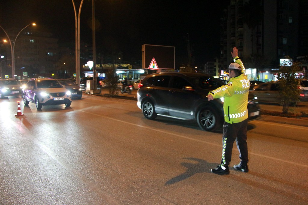 Adana'da Geniş Kapsamlı Asayiş Uygulaması Yapıldı