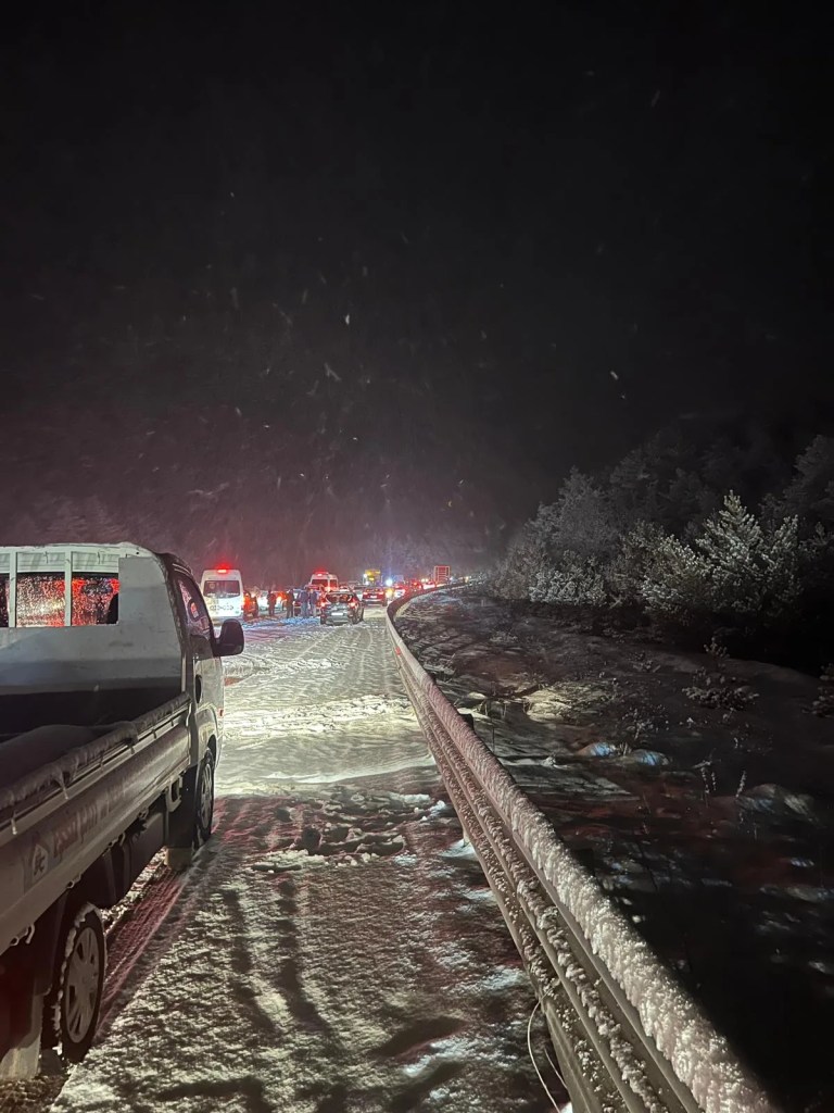Kastamonu'da Kar Yağışı Ulaşımı Felç Etti