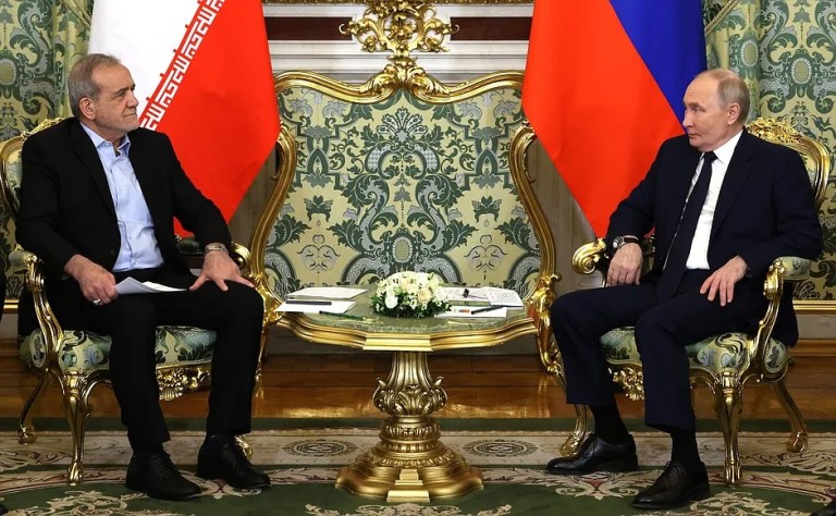 Putin ve Pezeşkiyan Telefon Görüşmesi Yaptı