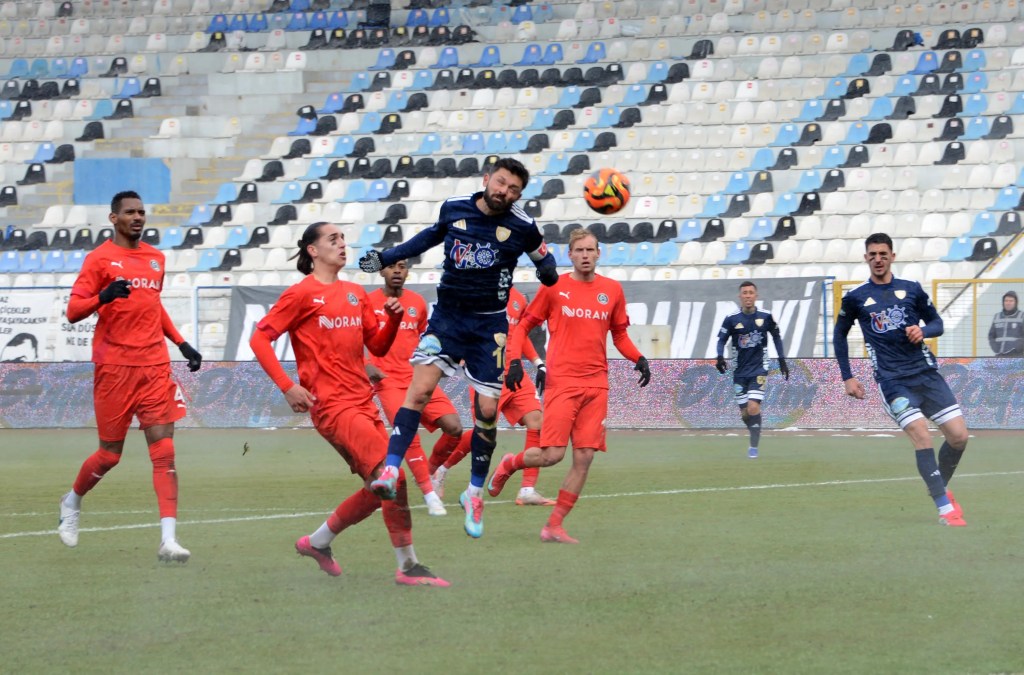 Erzurumspor Manisa'yı Farklı Geçti: 8-1