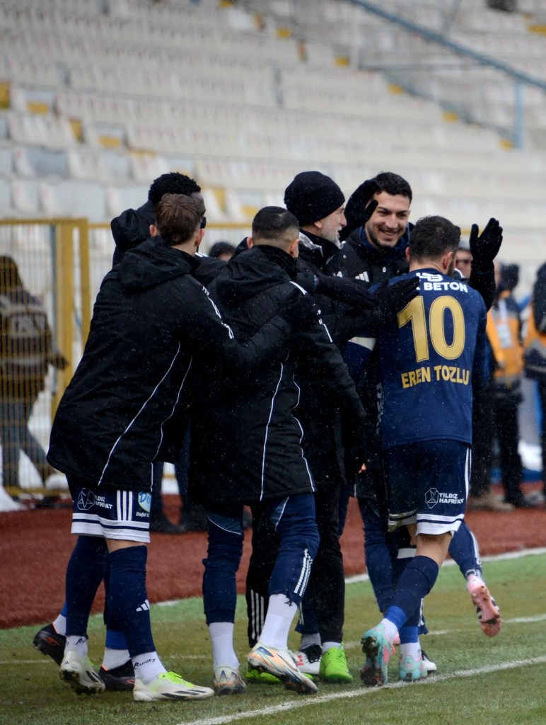Erzurumspor Manisa'yı Farklı Geçti: 8-1