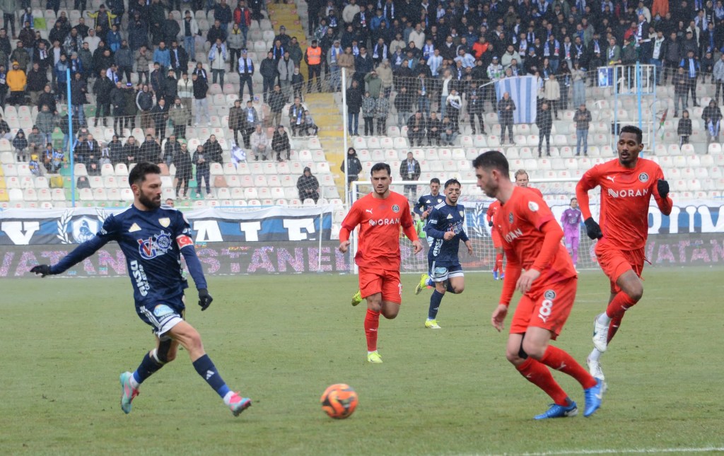 Erzurumspor Manisa'yı Farklı Geçti: 8-1