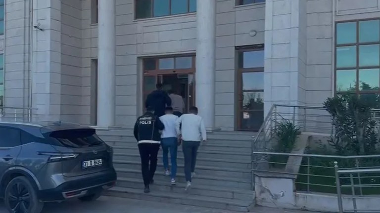Hatay'da Uyuşturucu Operasyonu: Üç Kişi Tutuklandı