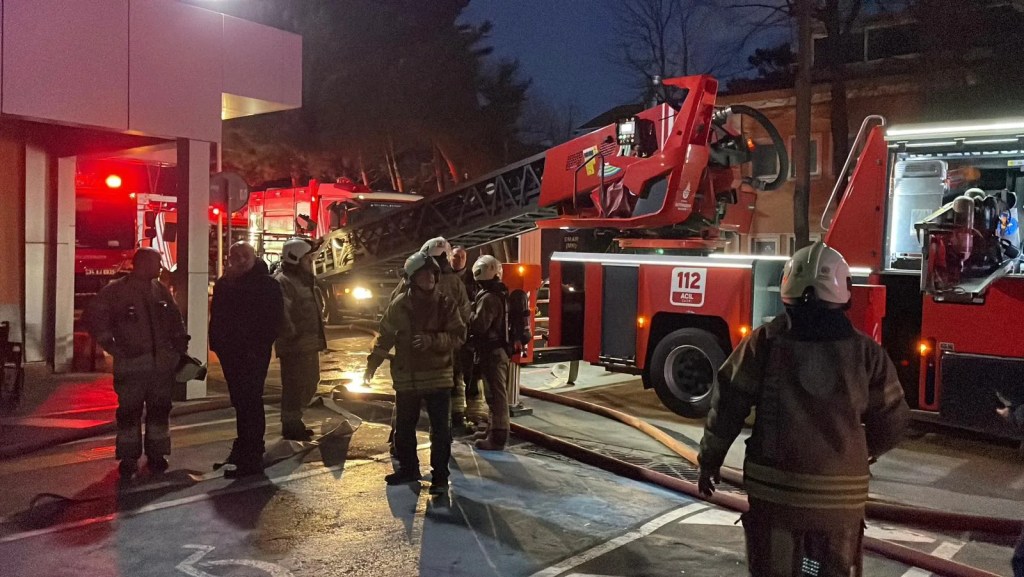 Baltalimanı Kemik Hastanesi'ndeki Yangın Kontrol Altına Alındı