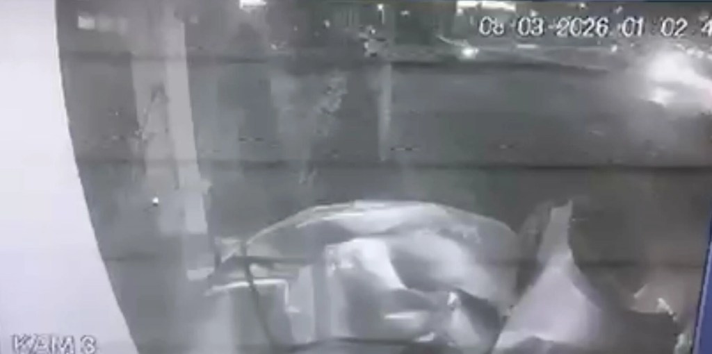 Bodrum'da Alkollü Sürücü Mağazaya Çarptı: 3 Yaralı