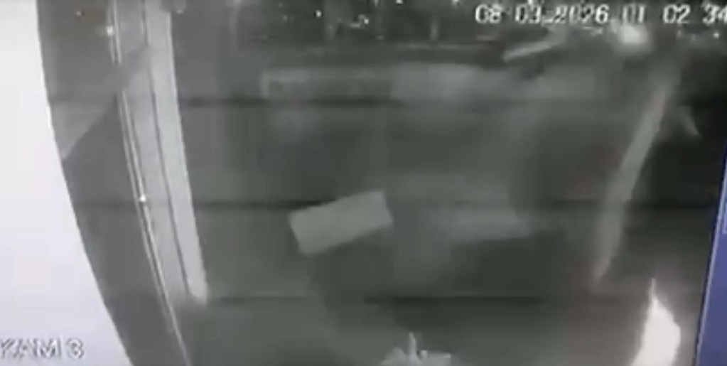 Bodrum'da Alkollü Sürücü Mağazaya Çarptı: 3 Yaralı