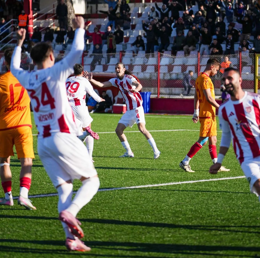 Ayvalıkgücü Galibiyet Serisini Üçe Çıkardı