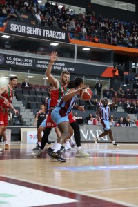 Trabzonspor Karşıyaka'yı Evinde Mağlup Etti