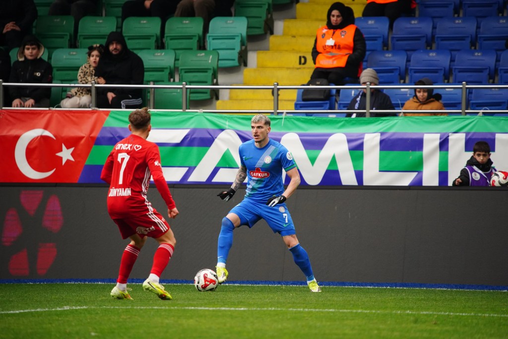 Çaykur Rizespor Antalyaspor'u Tek Golle Geçti