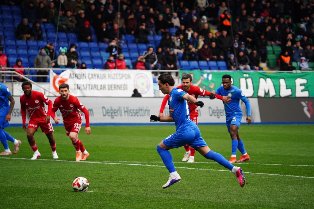 Çaykur Rizespor Antalyaspor'u Tek Golle Geçti