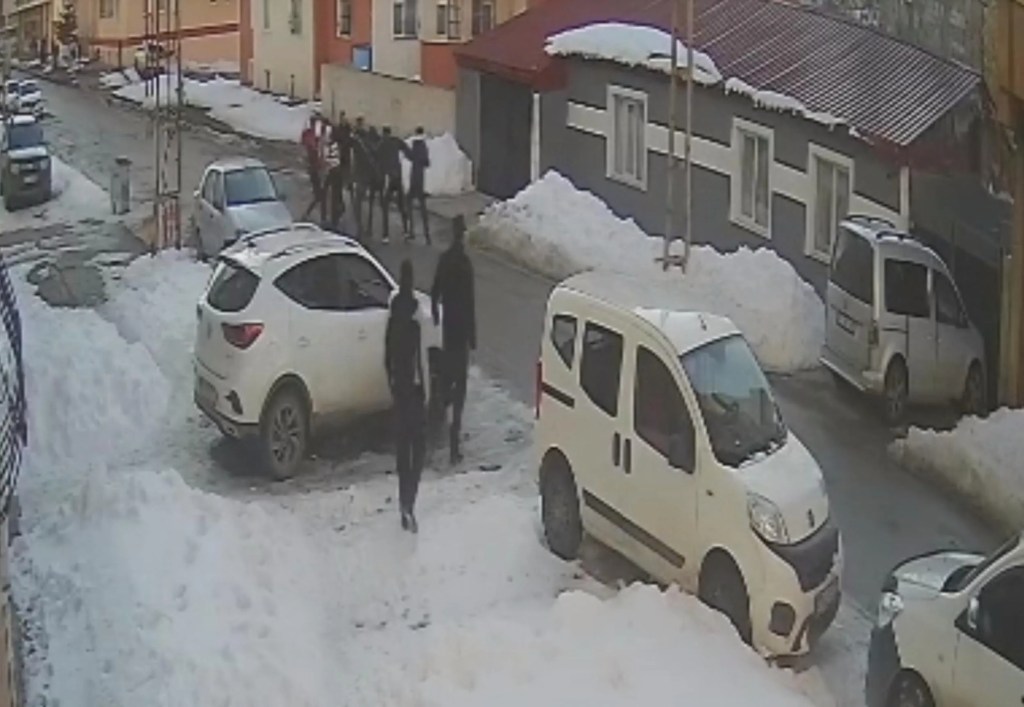Kars'ta İftar Öncesi Sokak Kavgası: İki Yaralı