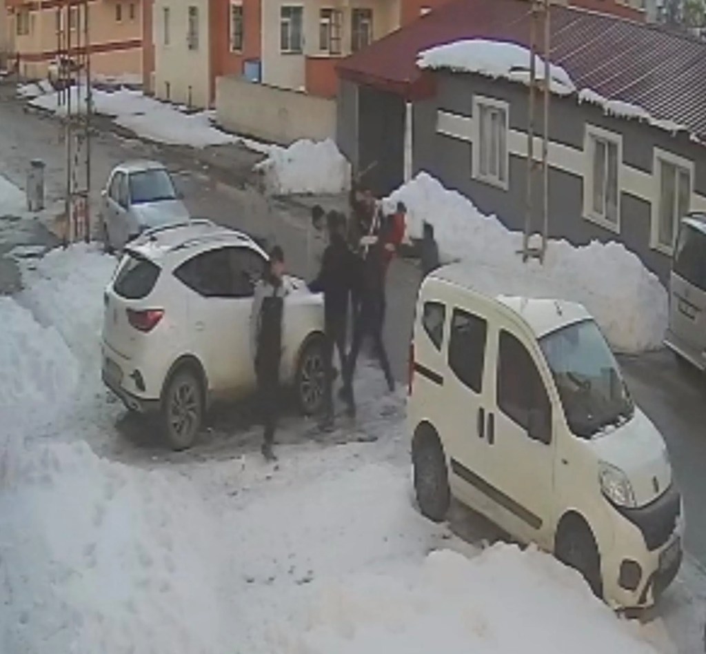 Kars'ta İftar Öncesi Sokak Kavgası: İki Yaralı