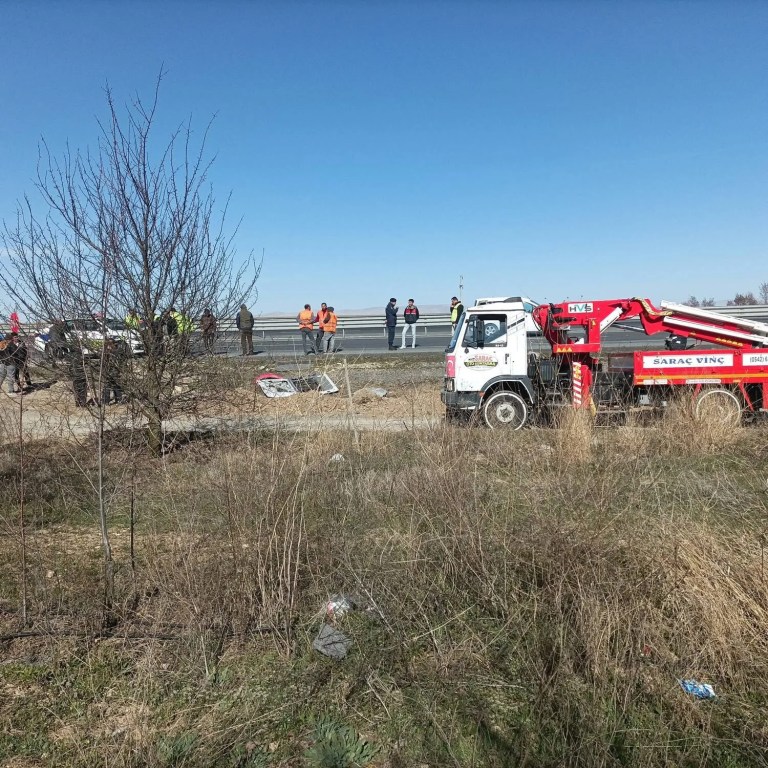 Afyonkarahisar'da Minibüse TIR Çarptı: 11 Yaralı