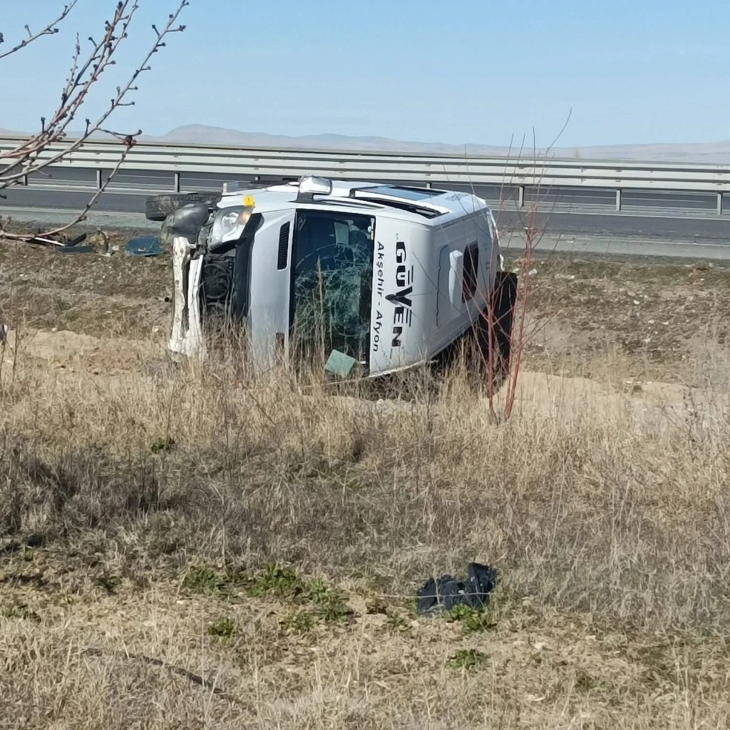 Afyonkarahisar'da Minibüse TIR Çarptı: 11 Yaralı
