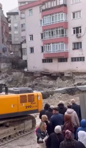 Bahçelievler'de Temel Kayması Nedeniyle Bina Tahliye Edildi