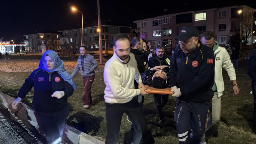 Kütahya'da Otomobil Kazası: Sürücü Yaralandı
