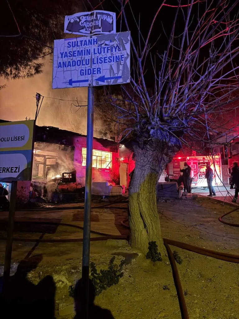 Aydın'da Müstakil Ev Yangını Kontrol Altına Alındı