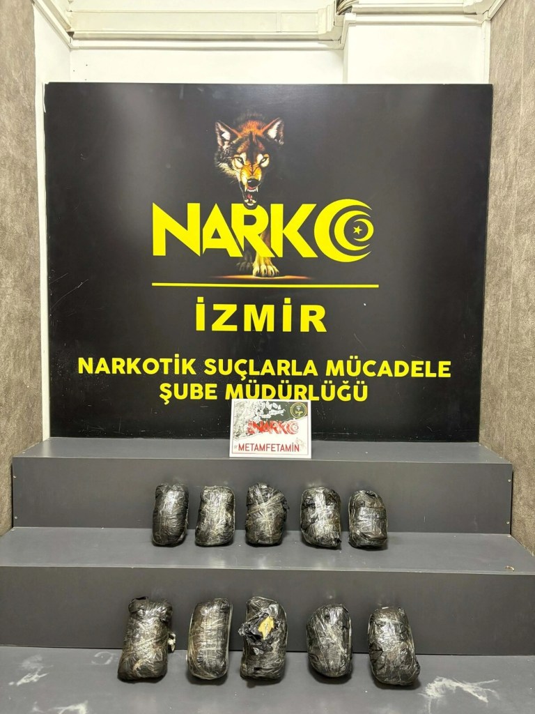 İzmir'de Durdurulan Araçta 10 Kilo Metamfetamin Bulundu
