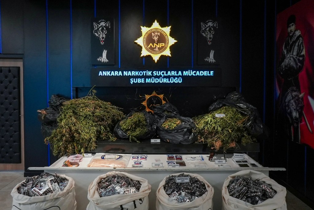 Ankara'da Uyuşturucu Operasyonlarında 34 Kişi Tutuklandı