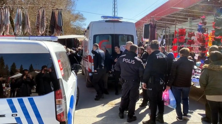 Bolu'da Pazar Yerinde Çıkan Kavga: Üç Kişi Yaralandı