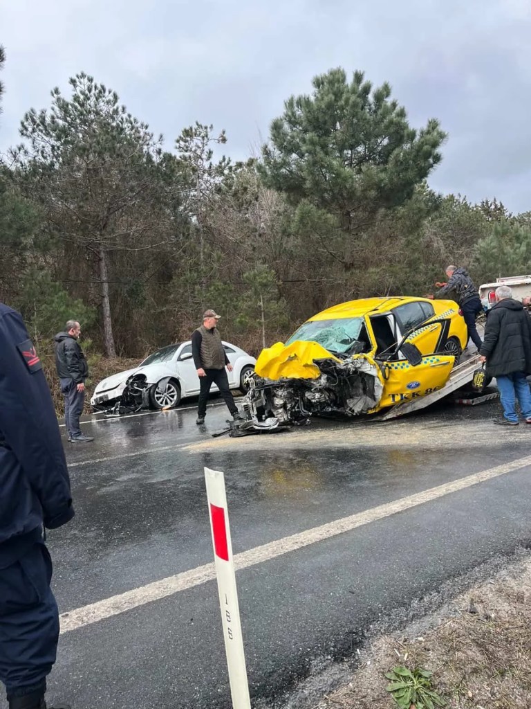 Sarıyer'de Taksi ve Minibüs Çarpıştı: 1 Ölü, 4 Yaralı