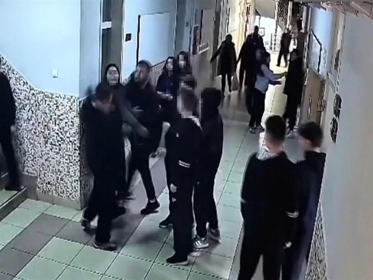 Milli Halterci Kardeşine Zorbalık Yapan Öğrenciye Saldırdı