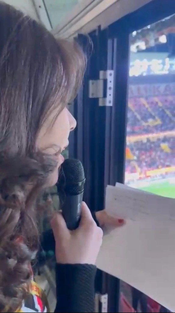 Kadın Taraftar Kayserispor Maçında Anons Yaptı