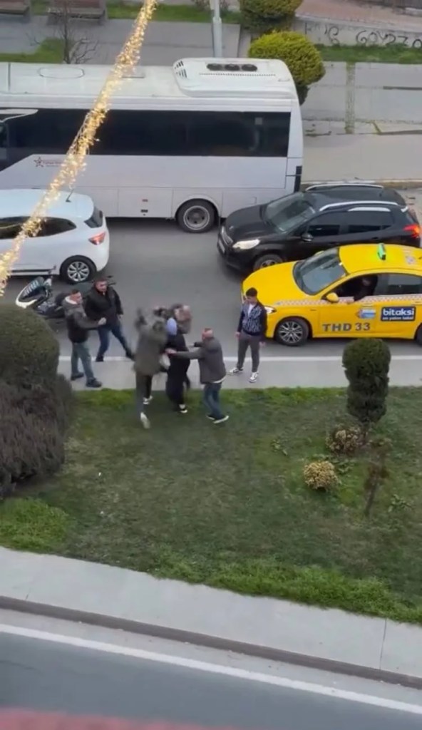 Sultangazi'de Trafikte Kemerli ve Yumruklu Kavga