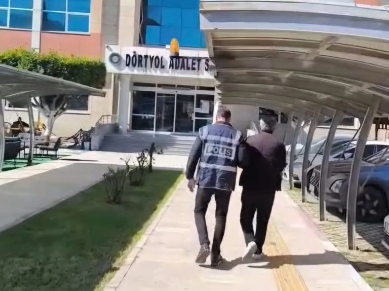 Hatay'da Komşusunu Bıçaklayan Şüpheli Tutuklandı