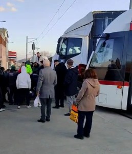 Samsun'da Tramvay ve Kamyon Çarpıştı: Üç Yaralı