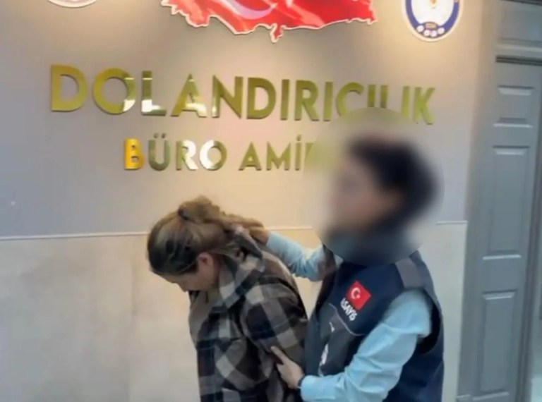 Ankara'da Sahte Unvanlarla Dolandırıcılık Yapan Kadın Tutuklandı