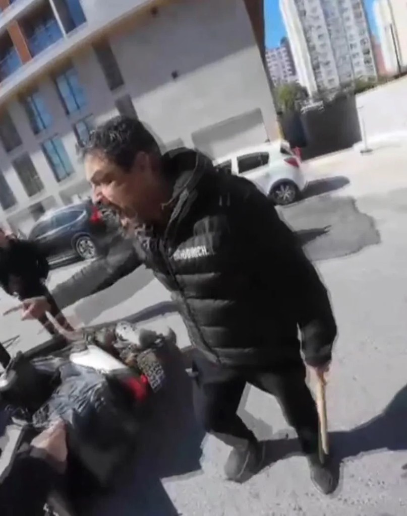 Esenyurt'ta Trafik Kavgası: Motokuryeye Sopa ile Saldırı