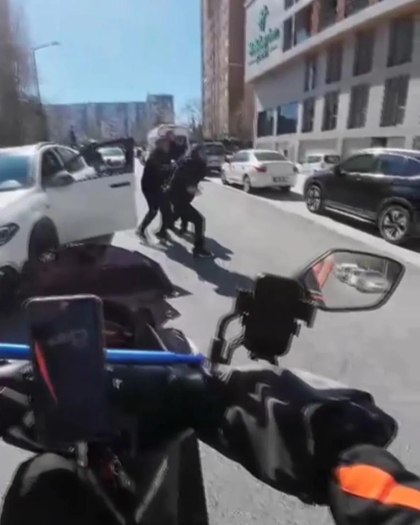 Esenyurt'ta Trafik Kavgası: Motokuryeye Sopa ile Saldırı