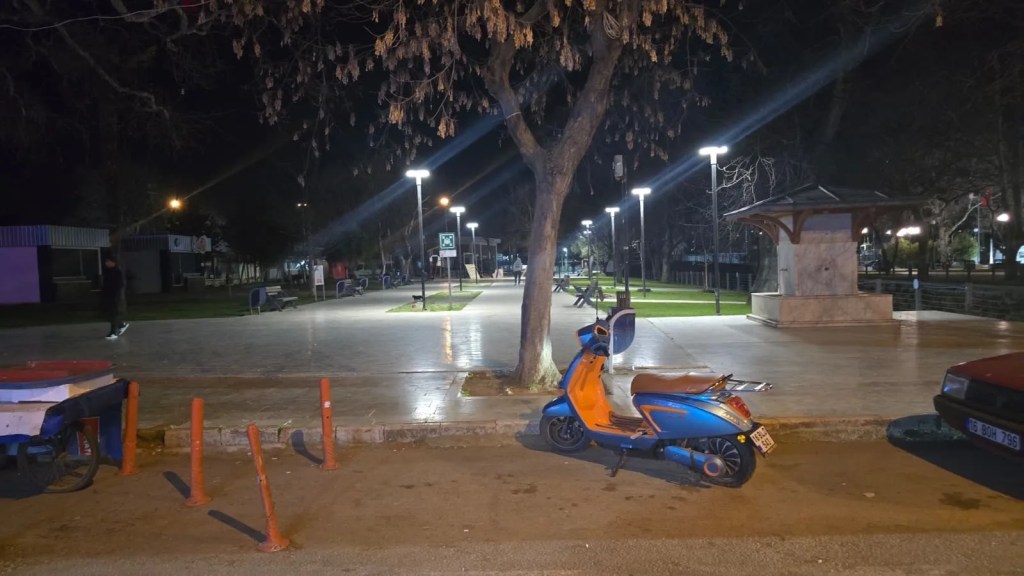 Bursa'da Parkta Bıçaklı Kavga: Bir Genç Yaralandı