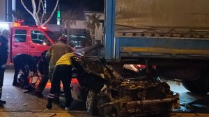 Bursa'da Korkunç Kaza: Otomobil TIR'ın Altına Girdi