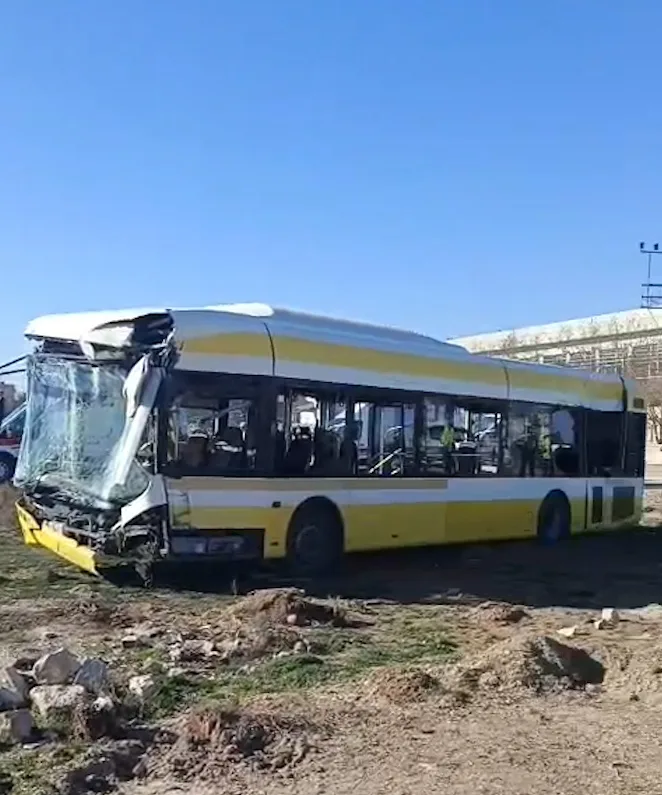 Konya'da Belediye ve Servis Otobüsü Çarpıştı: 17 Yaralı