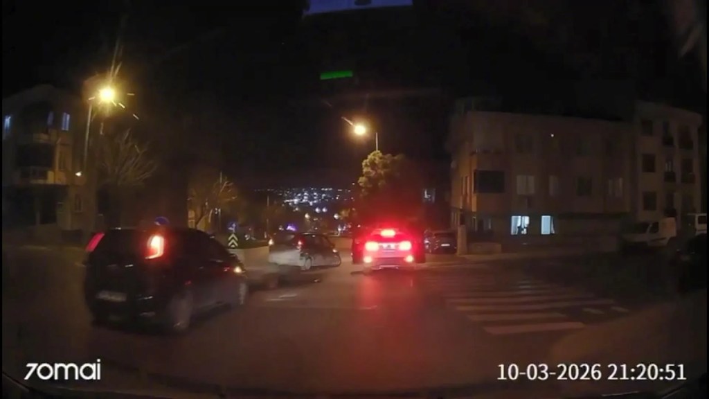 Ehliyetsiz Sürücü Polisten Kaçarken Kaza Yaptı