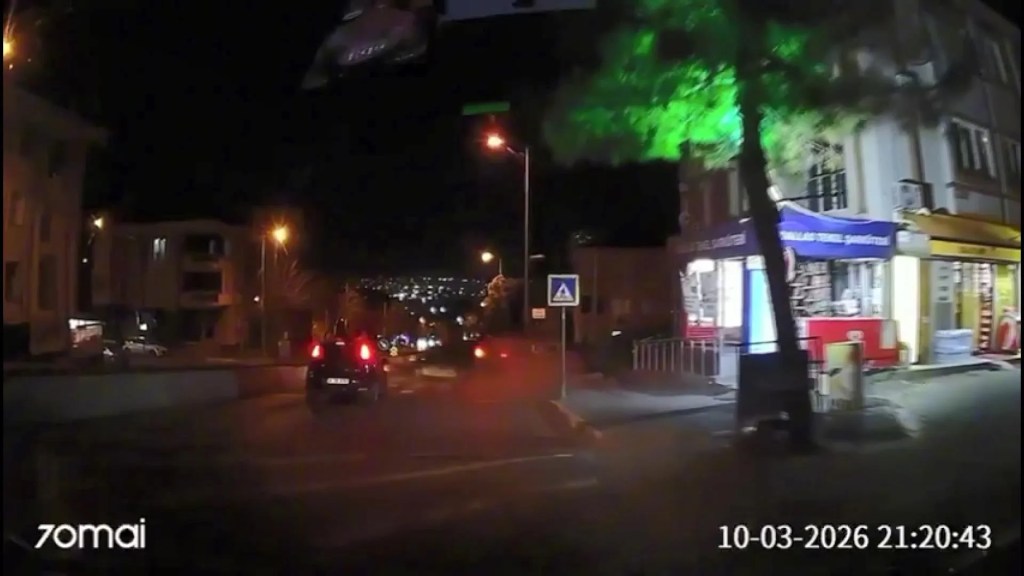 Ehliyetsiz Sürücü Polisten Kaçarken Kaza Yaptı